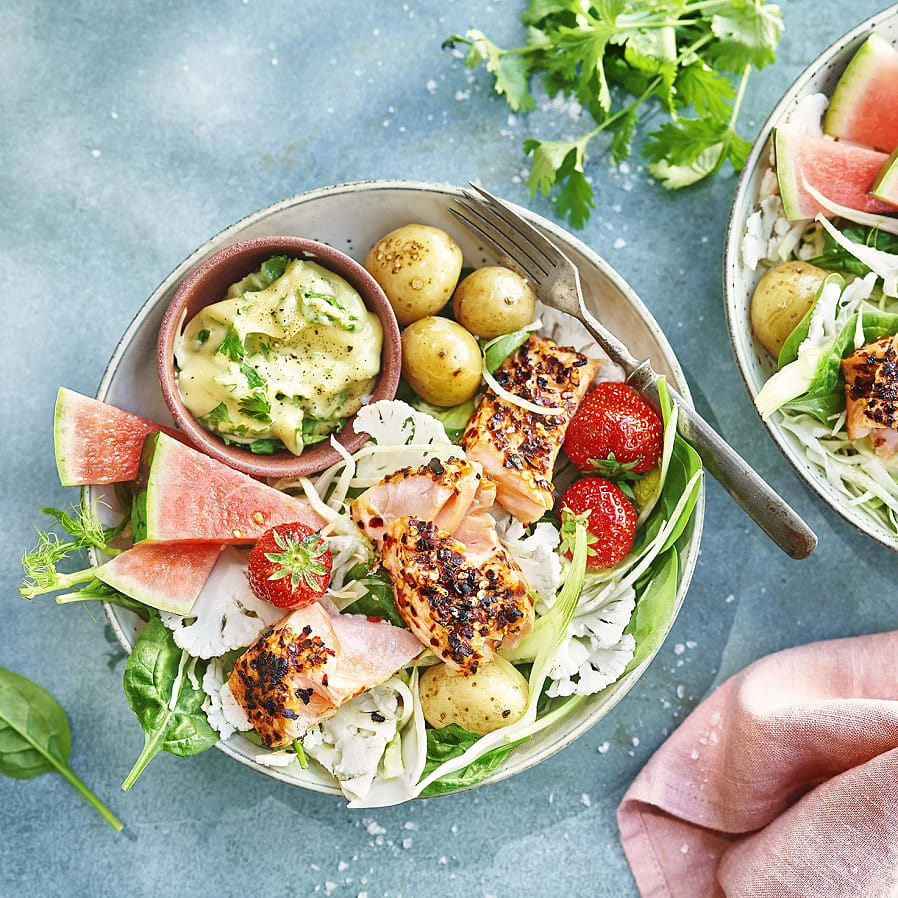 Supergod grekisk grillad lax sallad
